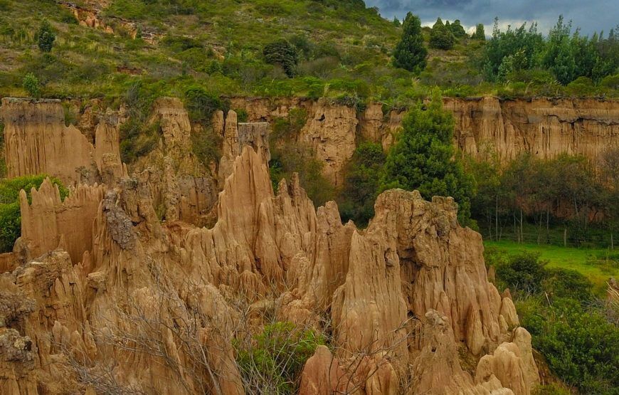 Senderismo en el Desierto y descanso en la montaña en Nemocón