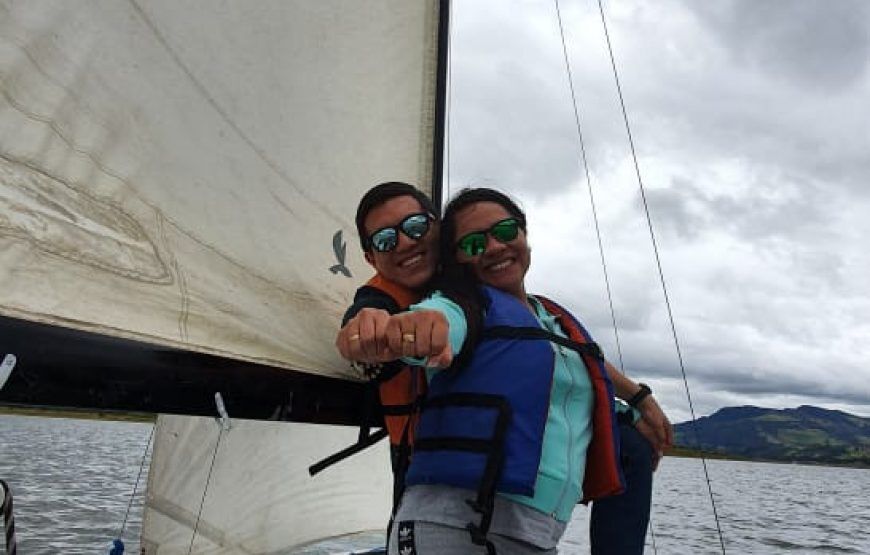 Navega en un Velero liviano en Guatavita