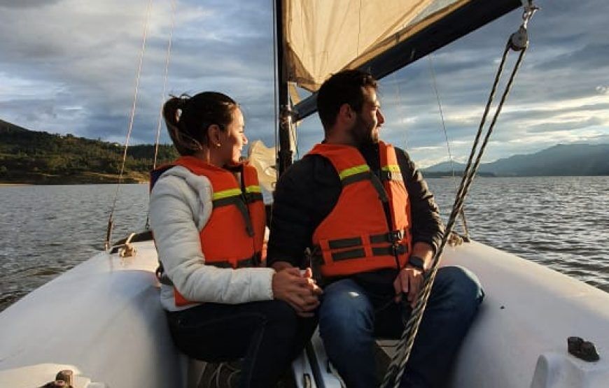Navega en un Velero liviano en Guatavita