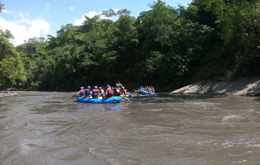 Día de aventura en Tobia: Canopy & Rafting cerca de Bogotá