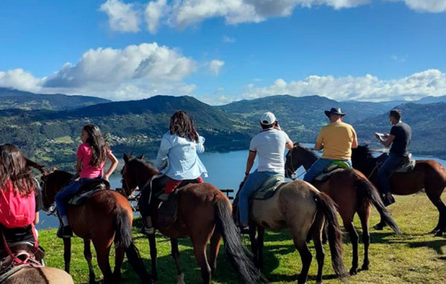 Cabalgata en pareja en la Calera