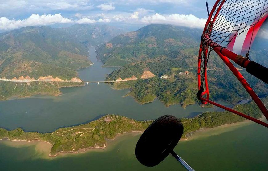 Vuela Paratrike o Parapente con motor en Hidrosogamoso: 5 razones para vivir esta experiencia