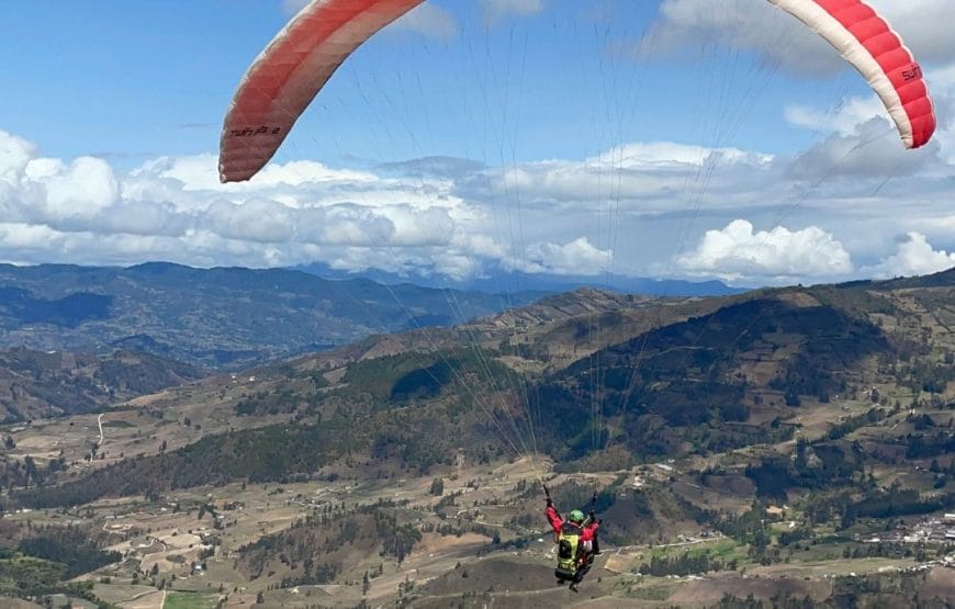 1 día inolvidable ¡Despierta tu Espíritu Aventurero Parapente en Ventaquemada, Boyacá: Una Experiencia Inolvidable en los Cielos de Colombia!