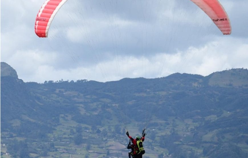 1 día inolvidable ¡Despierta tu Espíritu Aventurero Parapente en Ventaquemada, Boyacá: Una Experiencia Inolvidable en los Cielos de Colombia!